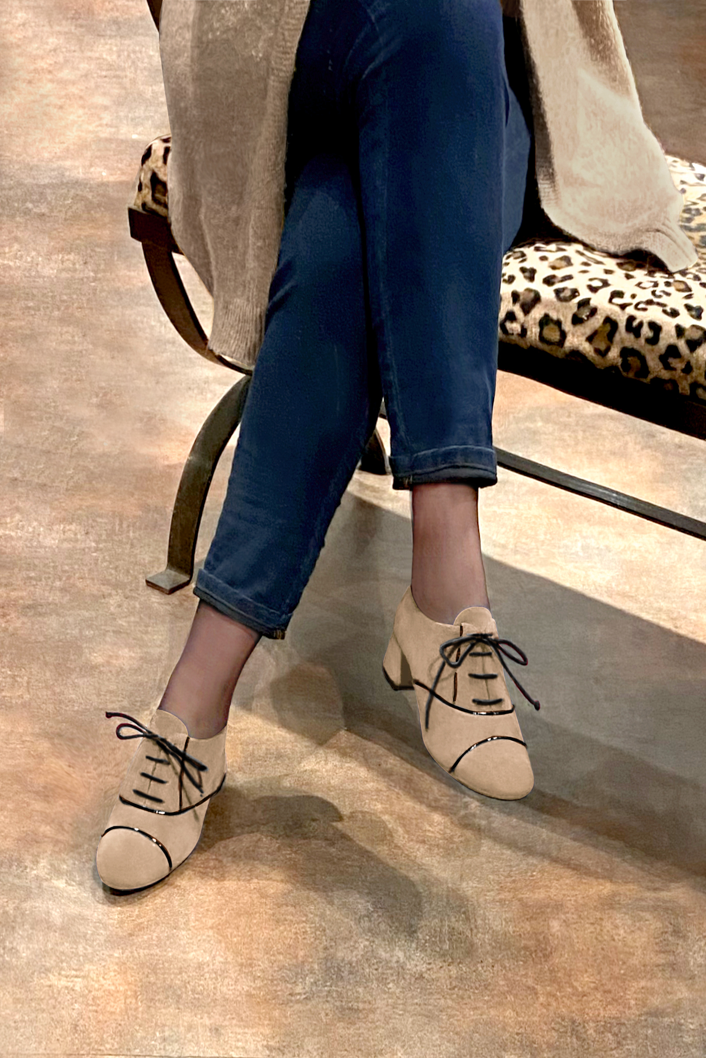 Tan beige and gloss black women's essential lace-up shoes. Round toe. Low flare heels. Worn view - Florence KOOIJMAN